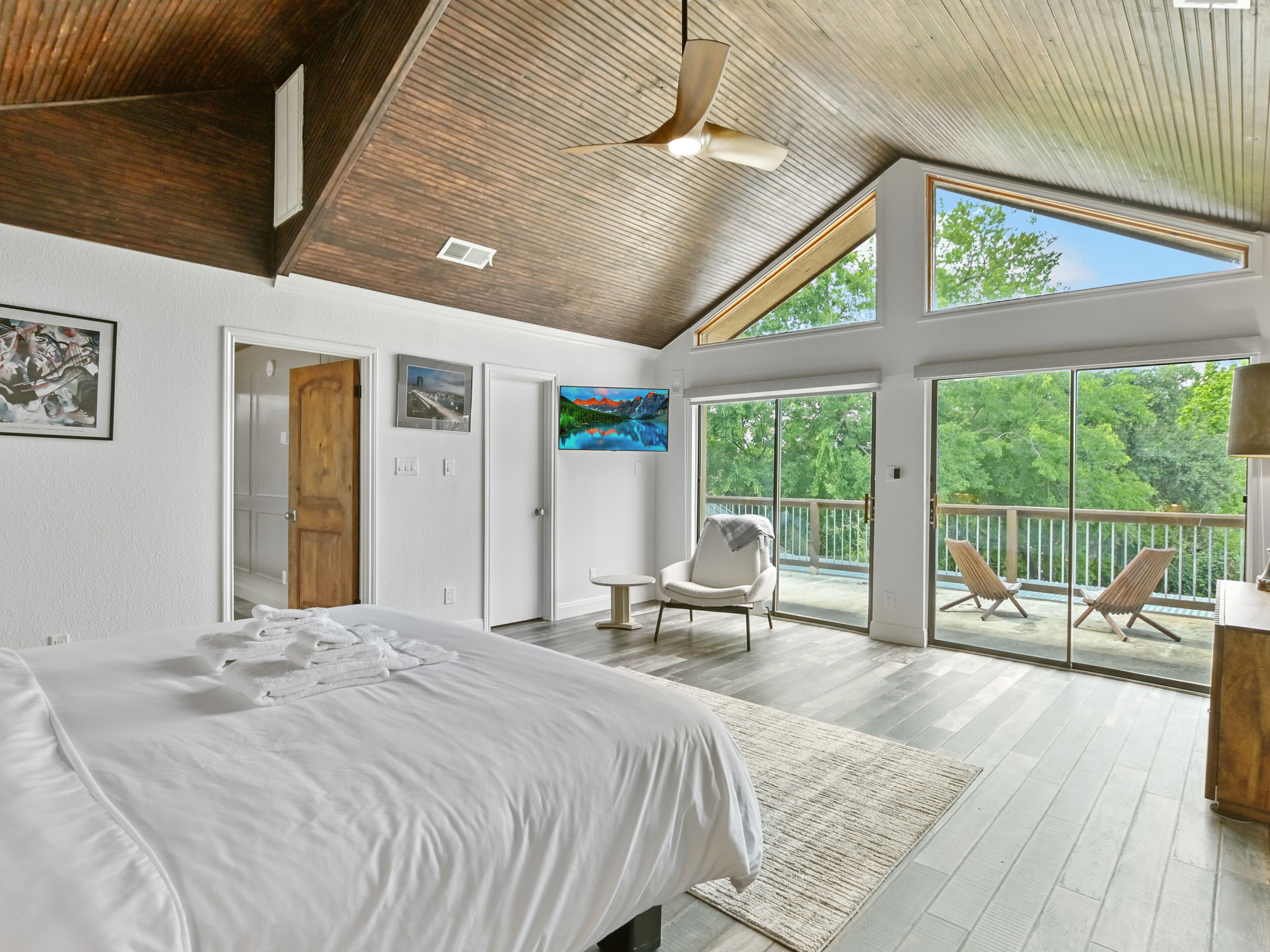 6 soverom, strykejern/-brett, reiseseng for barn og wi-fi (inkludert)