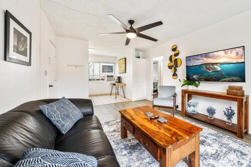 1-Bed Rental in Downtown Kailua-Kona with Pool  Lanai and Convenient Location