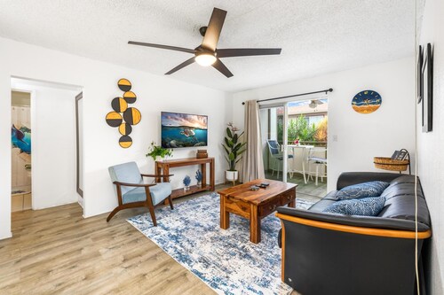 1-Bed Rental in Downtown Kailua-Kona with Pool  Lanai and Convenient Location