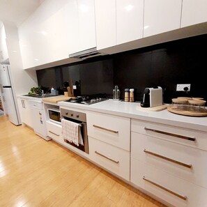 Mikrowelle, Ofen, Herdplatte, Geschirrspüler