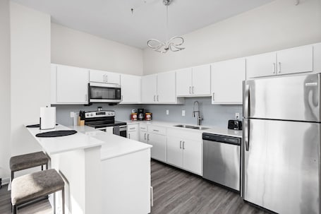 Refrigerador, microondas, horno, placa de cocina