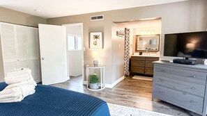 3 slaapkamers, een strijkplank/strijkijzer, gratis wifi, beddengoed