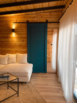 Junior Villa | Living area | 32-inch Smart TV with digital channels, TV - Baraqa Hoolbox Tiny House (Fethiye)