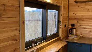 Smart TV 32-inci dengan saluran TV digital dan TV