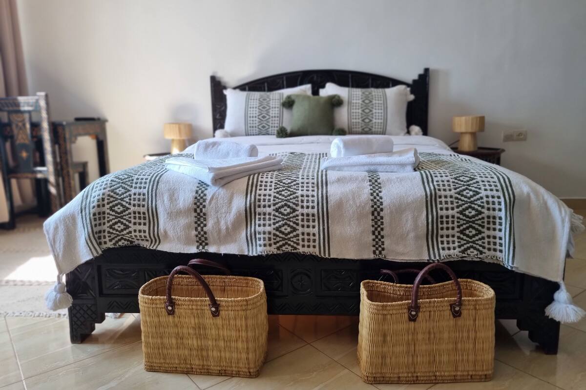Premium bedding, desk, free WiFi, individually decorated