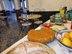 Free daily full breakfast - Riad Searenity (Aourir)