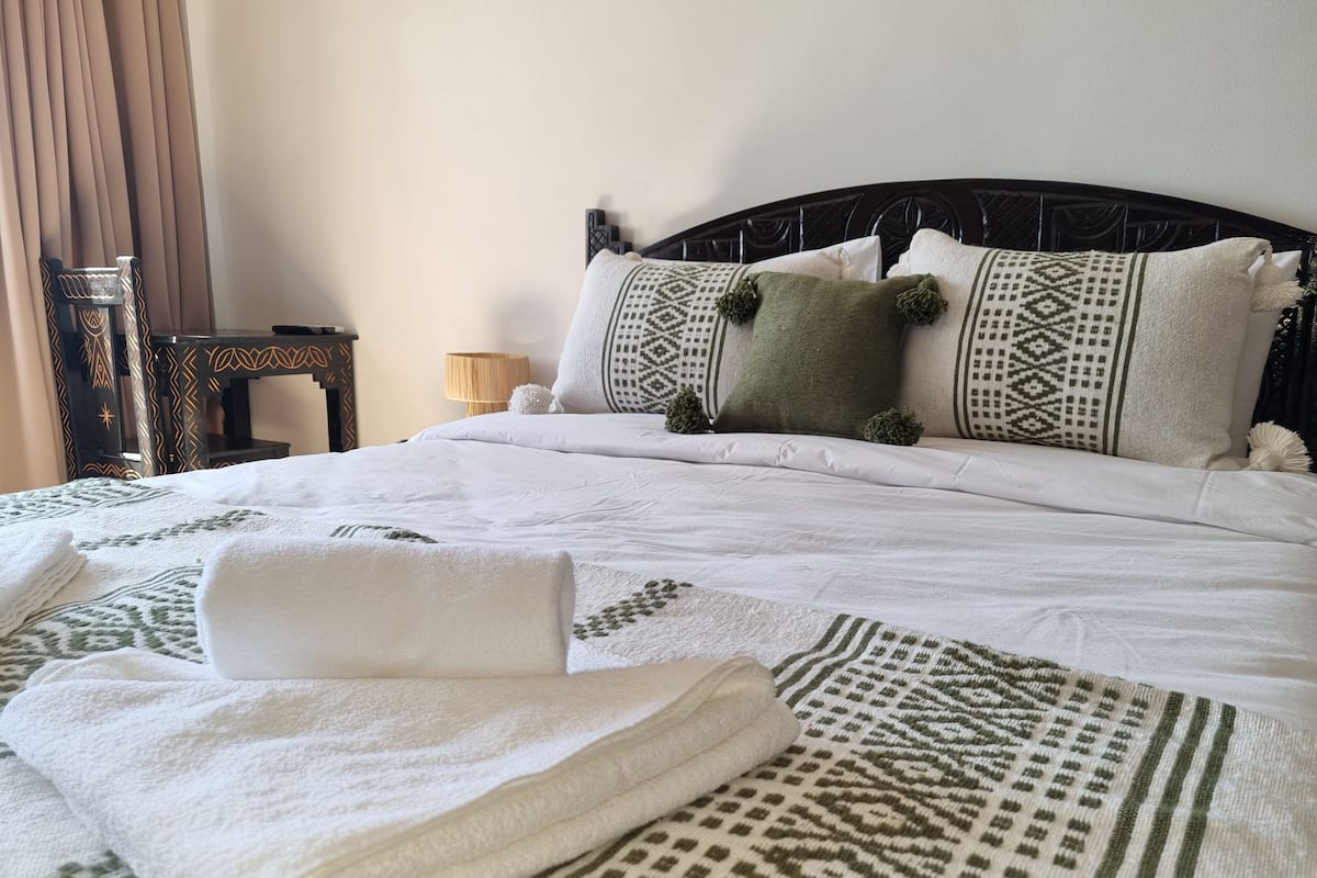 Premium bedding, desk, free WiFi, individually decorated