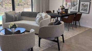 Familie-småhus | Oppholdsområde | Smart-TV, Netflix og strømmetjenester