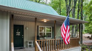 Terrace/patio - BIG-3BR/3BA+HotTub+Game Room+FirePit+Great Location (Mentone)