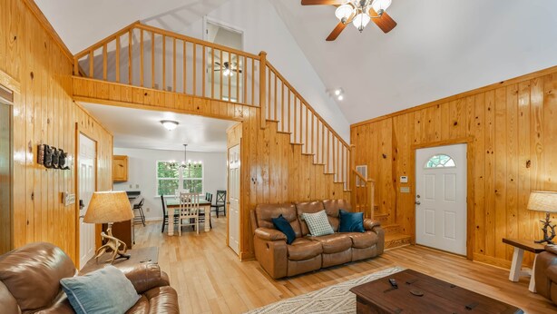 TV, fireplace - BIG-3BR/3BA+HotTub+Game Room+FirePit+Great Location (Mentone)