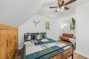 3 habitaciones, tabla de planchar con plancha, wifi y ropa de cama 