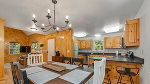 Dining - BIG-3BR/3BA+HotTub+Game Room+FirePit+Great Location (Mentone)