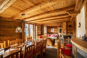 Dining - Chalet, sauna, terrace, balcony, fireplace or stove, parking, tv, ski locker, 160m², Châtel (Châtel)