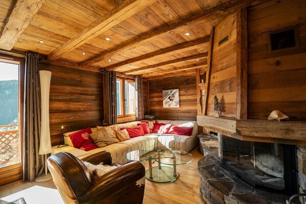 Fireplace - Chalet, sauna, terrace, balcony, fireplace or stove, parking, tv, ski locker, 160m², Châtel (Châtel)