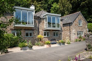 Exterior - Tickell Cottage -  a cottage that sleeps 5 guests  in 3 bedrooms (Kingsbridge)