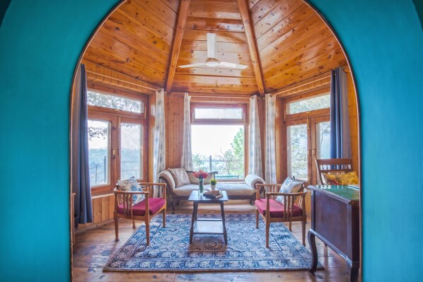 Flat-screen TV - Seclude Nahan Bantony Cottage (Paonta Sahib)