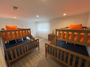 5 Schlafzimmer, Bügeleisen/Bügelbrett, kostenloses WLAN, Bettwäsche