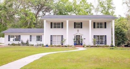 Coaches House 1.5 mile from Ben Griffin Stadium