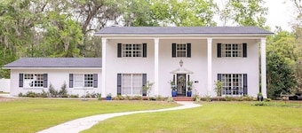 Coaches House 1.5 mile from Ben Griffin Stadium