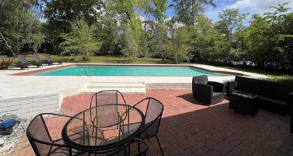Coaches House 1.5 mile from Ben Griffin Stadium