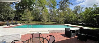 Coaches House 1.5 mile from Ben Griffin Stadium