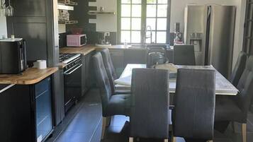 Réfrigérateur, micro-ondes, four, lave-vaisselle