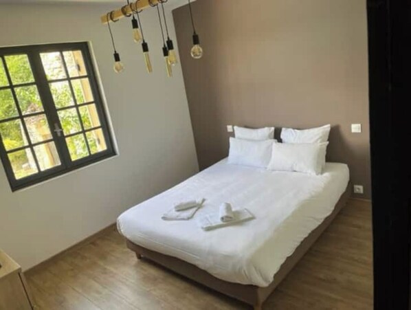 3 bedrooms, WiFi, bed sheets