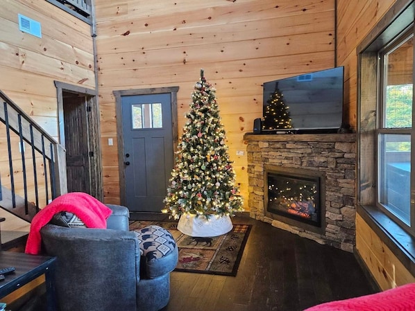 Living area - Bearly Behaving 2 Bedroom Cabin by RedAwning (Sevierville)