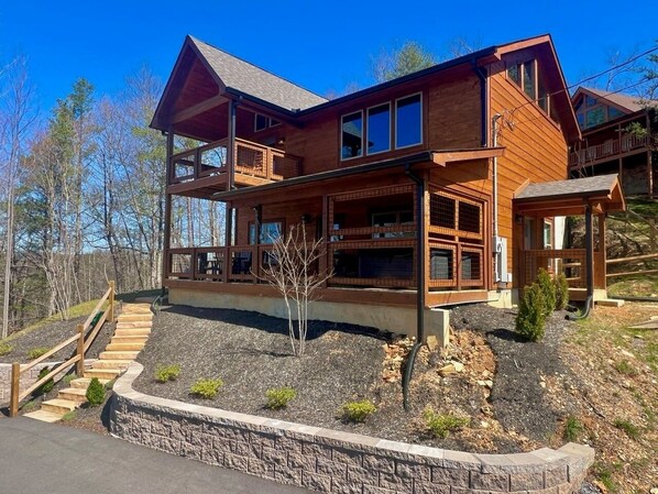 Exterior - Bearly Behaving 2 Bedroom Cabin by RedAwning (Sevierville)