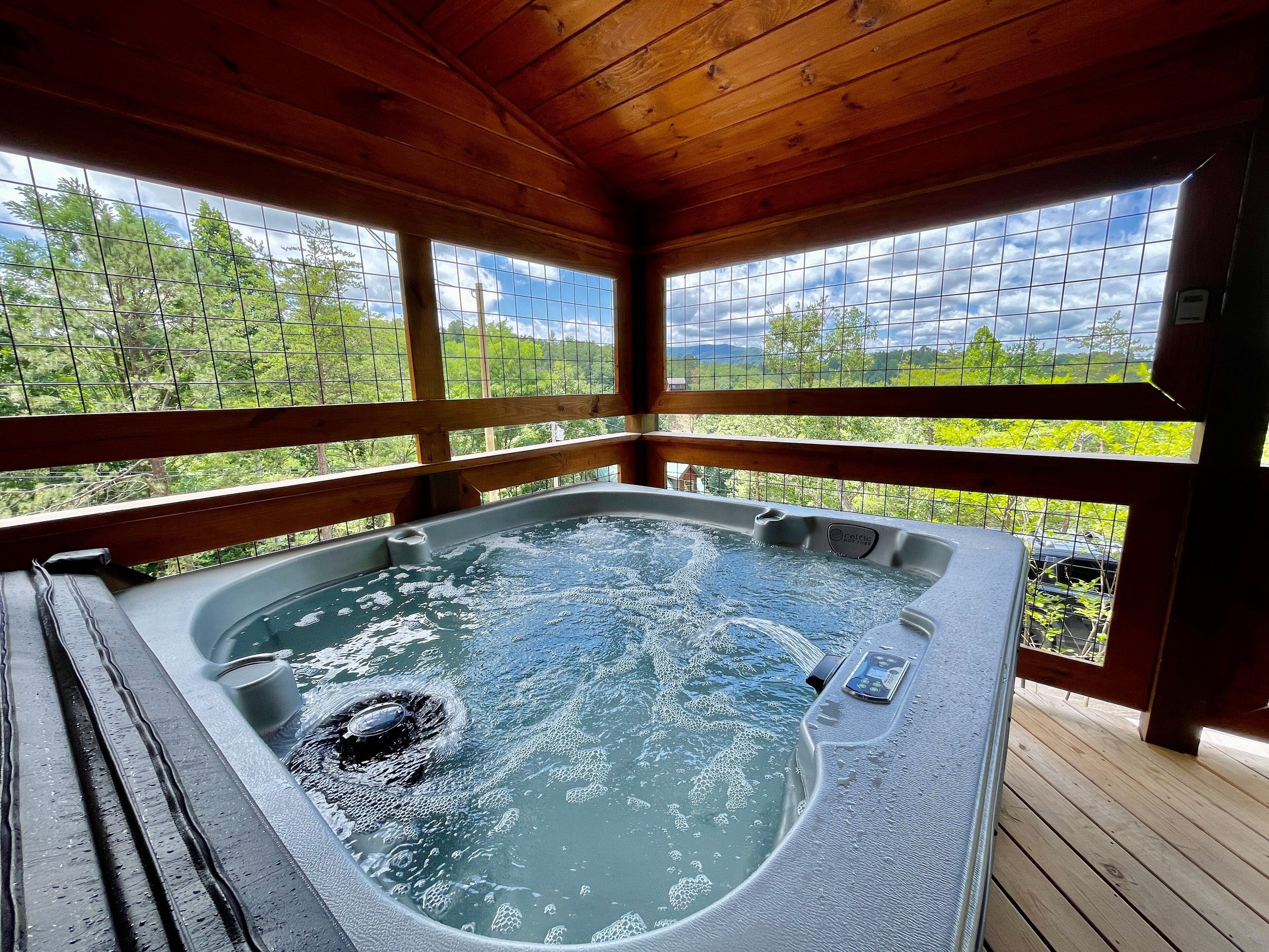 Cabaña, 2 habitaciones | Tina de hidromasaje al aire libre