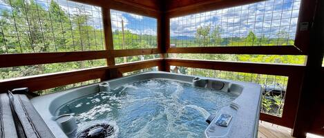Cabaña, 2 habitaciones | Tina de hidromasaje al aire libre