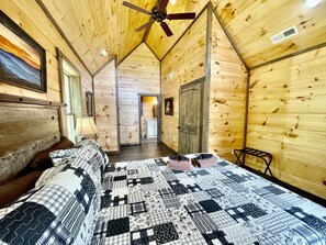 2 bedrooms, free WiFi - Bearly Behaving 2 Bedroom Cabin by RedAwning (Sevierville)