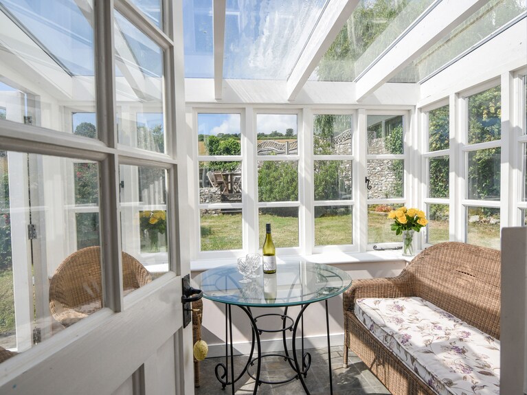 Thatched Cottage, Pet Friendly, With A Garden In Charmouth - Charmouth