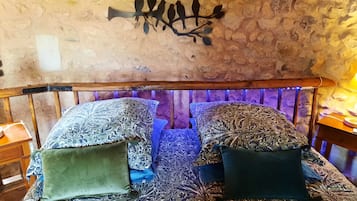 1 quarto, berço de viagem, Wi-Fi de cortesia, roupa de cama