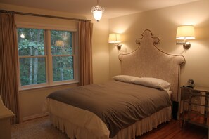 4 bedrooms, WiFi, bed sheets - Beautiful, Quiet East Hampton Home with Pool.  Family Friendly. (East Hampton)