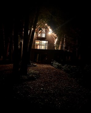 Exterior - John Wayne Cedar Oasis (Cookstown)