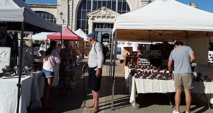 à 1 mn du centre ville et 3mn de la plage appartement rez-de-chaussée trÚs calme
