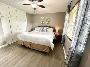 3 bedrooms, free WiFi, bed sheets - Home away in Kettering!  (Dayton)