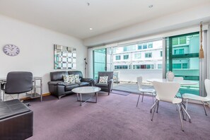 Smart TV - Deluxe Double Room, 2 Bedrooms, Non Smoking, Skycity View (Auckland)