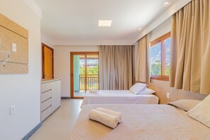 4 bedrooms, iron/ironing board, WiFi, bed sheets - PF55 Great House 4 Suites - Praia do Forte (Mata de São João)
