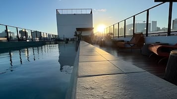 Deluxe Studio | Pool
