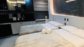 Apartment | Premium bedding, pillow-top beds, desk, laptop workspace