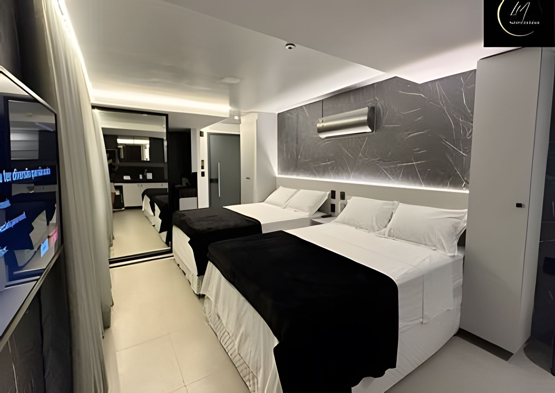 Roupas de cama premium, camas com colchões pillow-top, escrivaninha