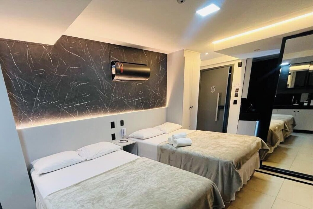 Appartement | Luxe beddengoed, pillowtop-bedden, een bureau, een laptopwerkplek