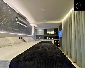 1 bedroom, premium bedding, pillow-top beds, desk