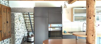 Magnificent renovated farmhouse near Annecy, between lakes and mountains+2 private parking lots.