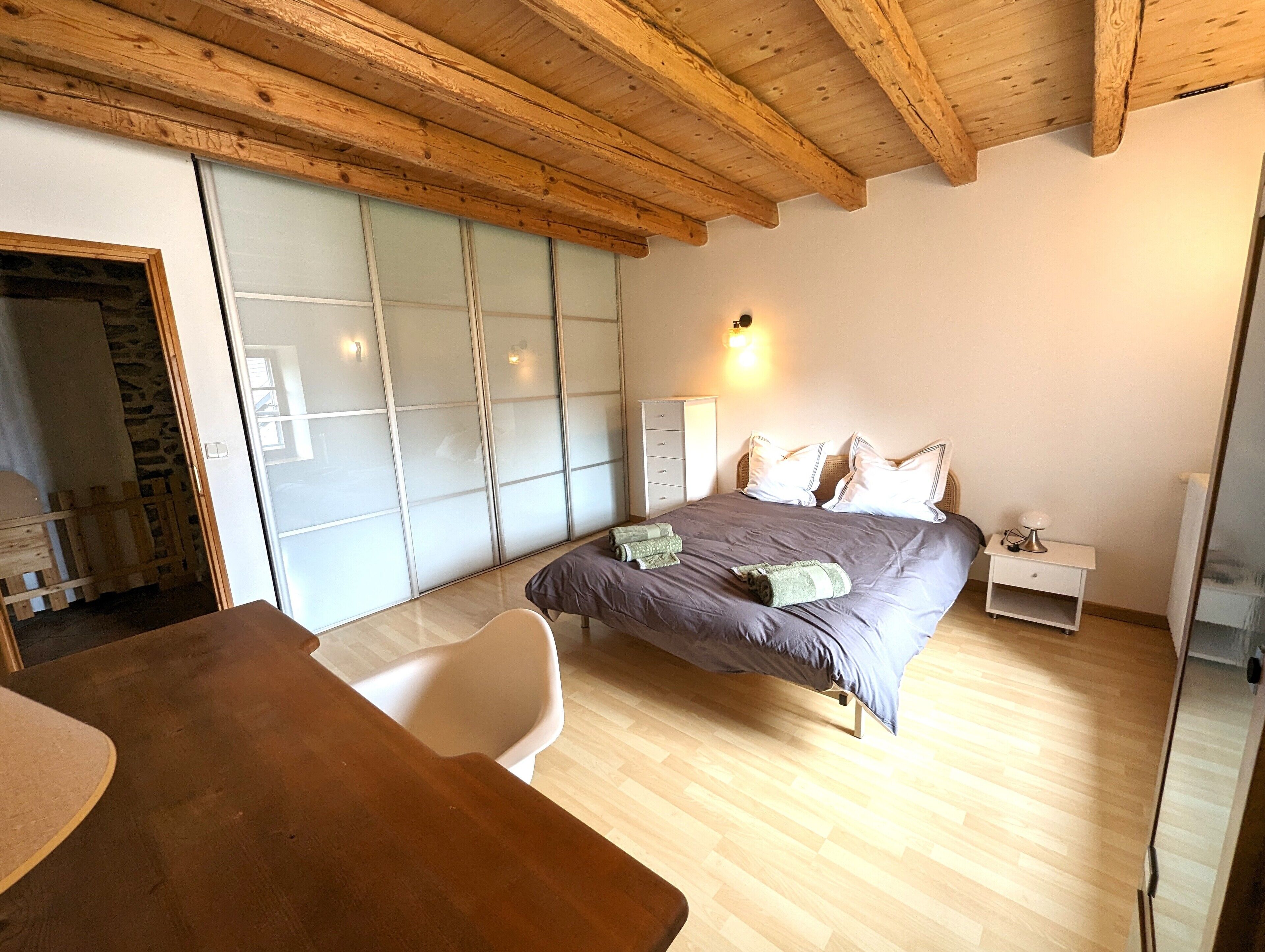 3 slaapkamers, een bureau, een strijkplank/strijkijzer, gratis wifi