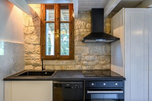 Fridge, microwave, oven, dishwasher