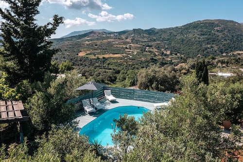 Rogalida,serene villa,pool,Near taverns