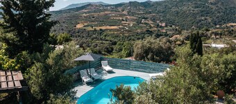 Rogalida,serene villa,pool,Near taverns